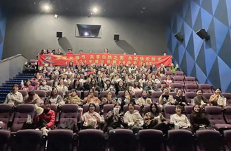 春光与你们都是这天下最好的风物，，，节日快乐！