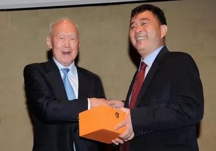 老哥俱乐部-老哥必备的交流社区